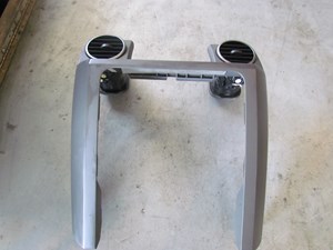 2005 Land Rover LR3 Center Dash Trim Panel w/Vents FAE500012