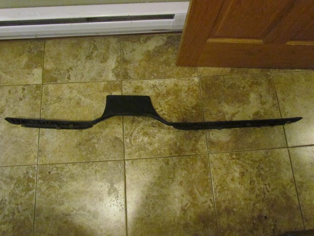 2005 Land Rover LR3 LH Driver Door Sill Trim Panel