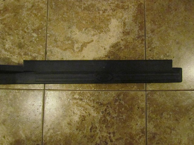 2005 Land Rover LR3 LH Driver Door Sill Trim Panel