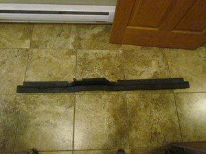 2005 Land Rover LR3 LH Driver Door Sill Trim Panel