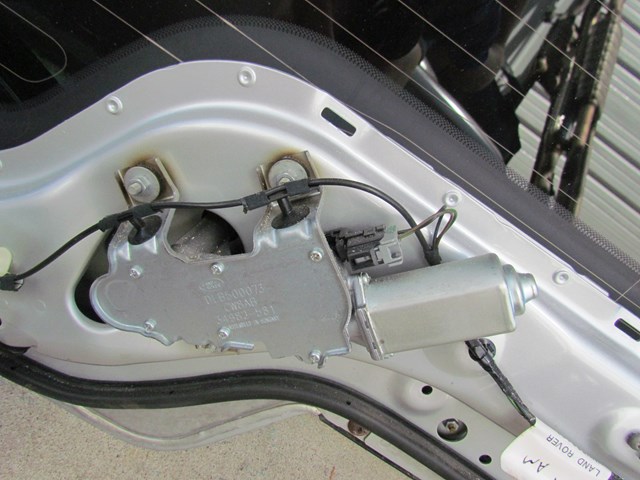 2005 Land Rover LR3 Hatch Upper Silver