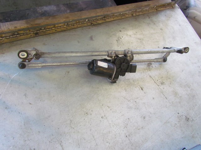 2005 Land Rover LR3 Winshield Wiper Motor w/Linkage