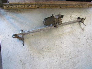 2005 Land Rover LR3 Winshield Wiper Motor w/Linkage