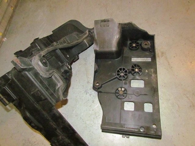 2005 Land Rover LR3 Battery Tray