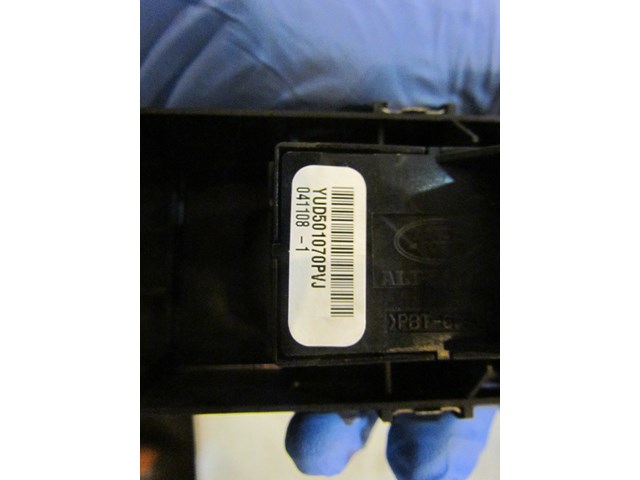 2005 Land Rover LR3 Front RH Passenger Door Switch YUD501070PVJ