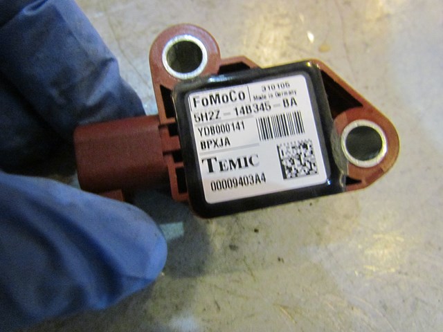 2005 Land Rover LR3 Impact Sensor YDB000141