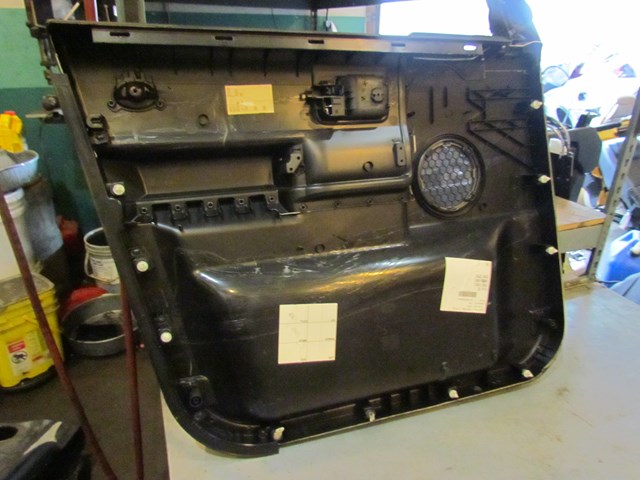 2005 Land Rover LR3 Front RH Passenger Door Panel