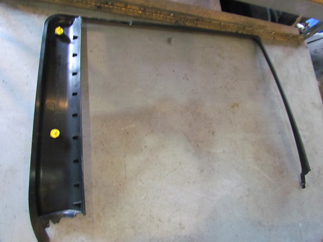 2005 Land Rover LR3 Rear RH Interior Window Trim