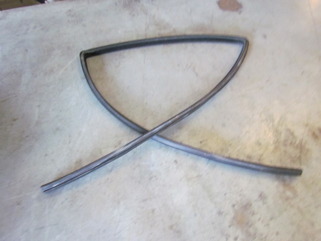 2005 Land Rover LR3 Rear LH Driver Window Seal