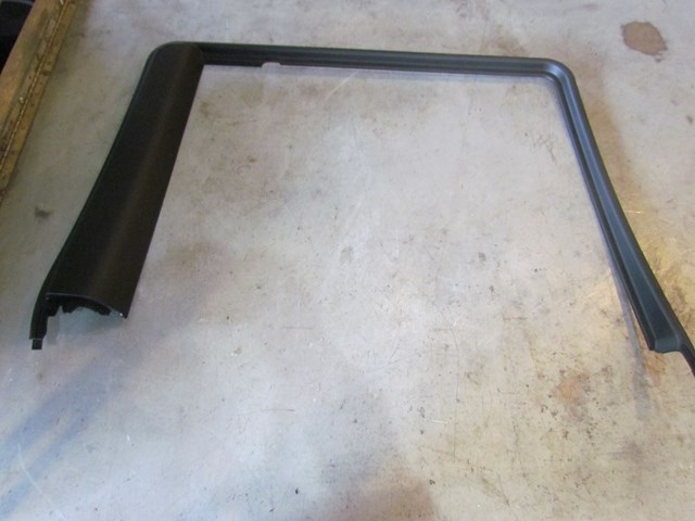 2005 Land Rover LR3 LH Driver Rear Interior Window Trim ELN000033