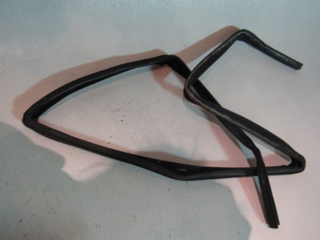 2005 Land Rover LR3 Rear RH Passenger Window Seal