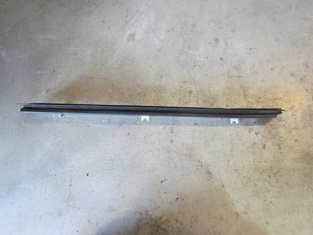 2005 Land Rover LR3 Rear LH Interior Bottom Window Seal