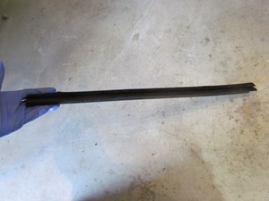 2005 Land Rover LR3 Rear LH Interior Bottom Window Seal