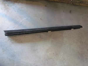 2005 Land Rover LR3 Rear RH Interior Bottom Window Seal