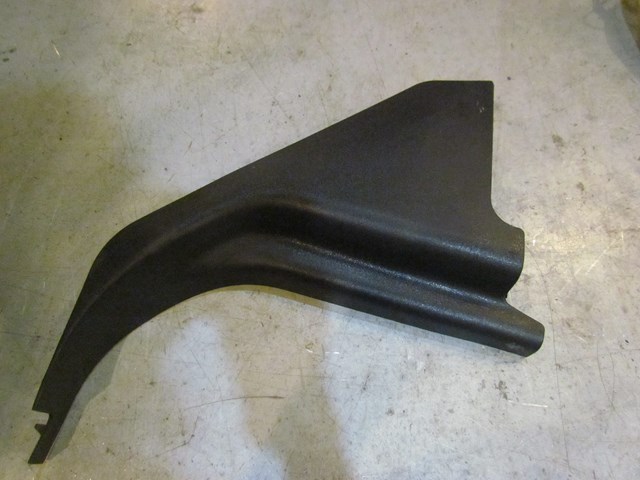 2005 Land Rover LR3 Front RH Pass Lower Kick Panel EMC500301