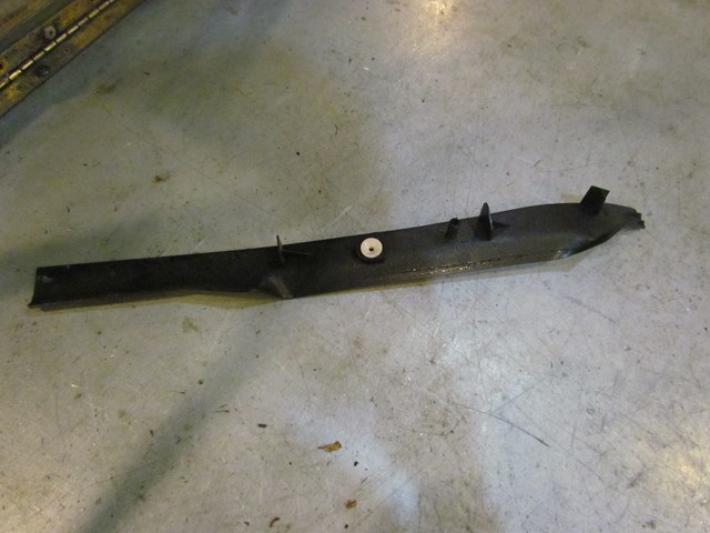 2005 Land Rover LR3 RH Pass Lower Trim B Pillar EMB500221