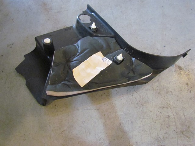 2005 Land Rover LR3 LH Driver Lower Kick Panel EMC500311