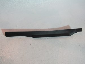 2005 Land Rover LR3 LH Driver Lower Trim B Pillar EMB500231