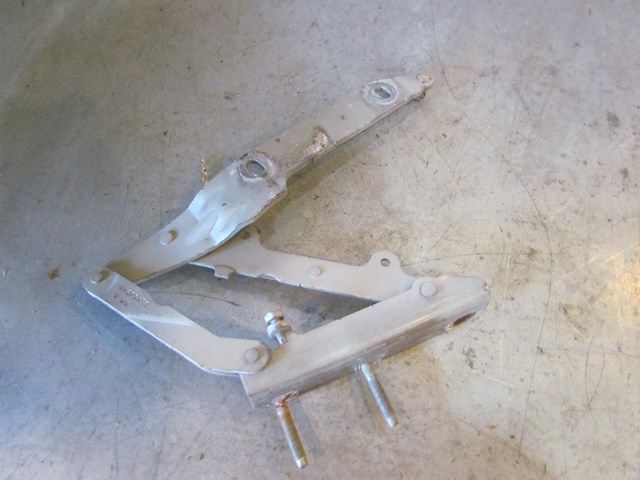 2005 Land Rover LR3 RH Passenger Hood HInge