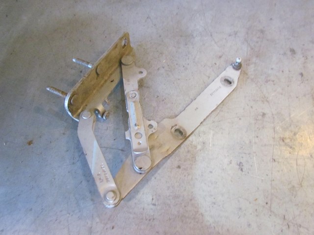 2005 Land Rover LR3 RH Passenger Hood HInge
