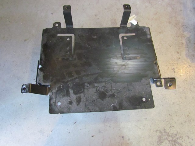 2005 Land Rover LR3 RH Passenger Under Seat Amp Bracket