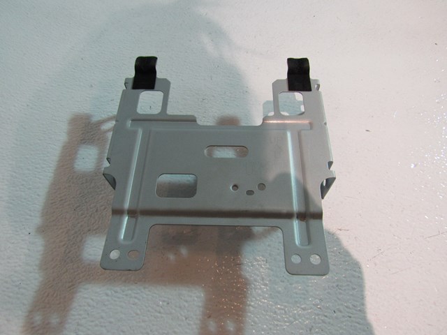 2011 Infiniti G25x Navigation Information Screen Bracket