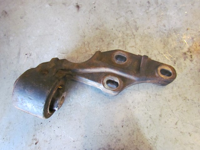 2005 Land Rover LR3 Front Differential Mount