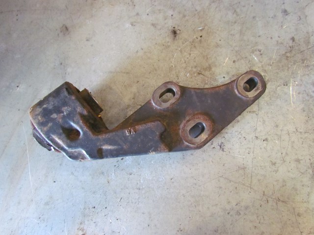 2005 Land Rover LR3 Front Differential Mount