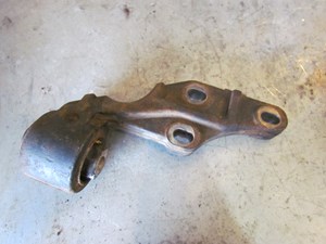 2005 Land Rover LR3 Front Differential Mount