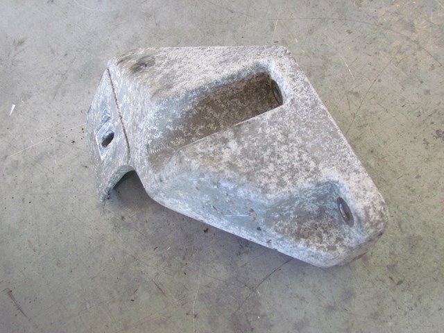 2005 Land Rover LR3 LH Driver Engine Mount KKU500600