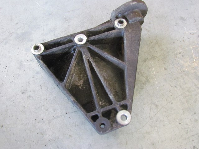 2005 Land Rover LR3 AC Compressor Bracket or Mount