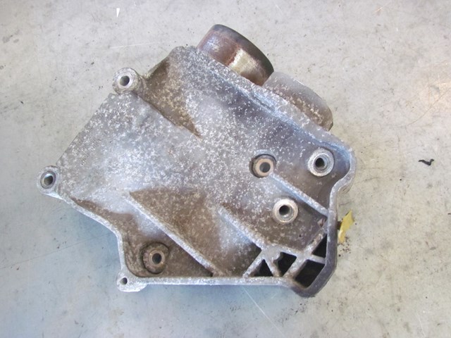 2005 Land Rover LR3 Alternator Bracket Alternator Mount