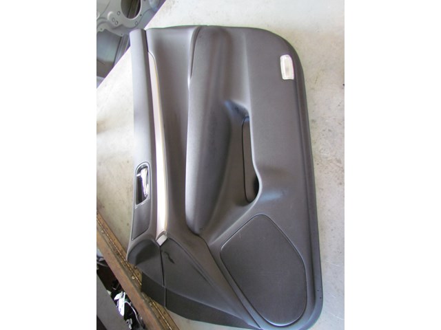 2011 Infiniti G25x Front RH Passenger Door Panel