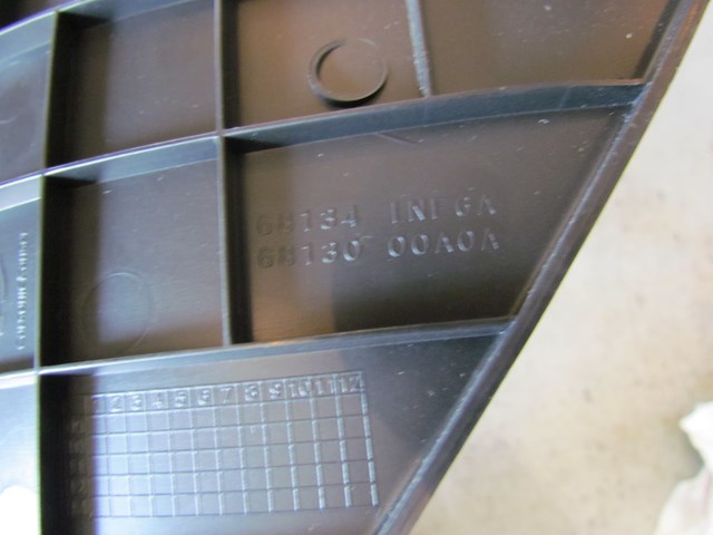 2011 Infiniti G25x RH Passenger Center Console Trim 68134 1NF0A