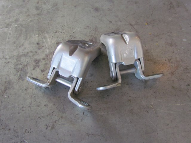 2011 Infiniti G25x Front RH Passenger Door Hinges