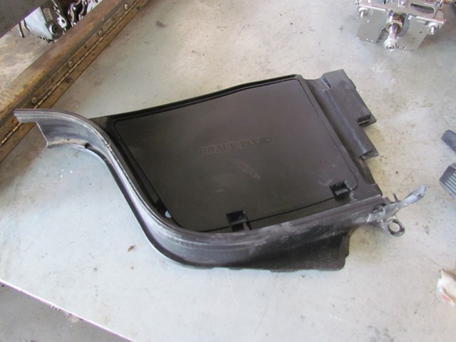2011 Infiniti G25x Brake Fluid Cover & Surround 65275 JK600
