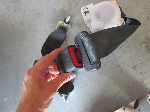 2011 Infiniti G25x Sedan Rear Center Seat Belt & Buckle