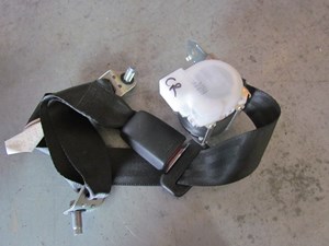 2011 Infiniti G25x Sedan Rear Center Seat Belt & Buckle