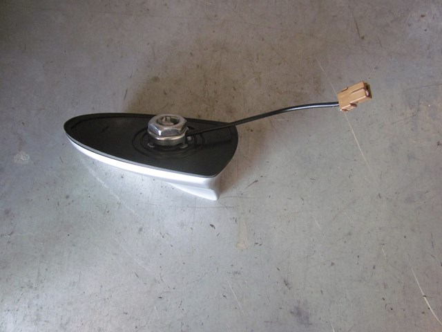 2011 Infiniti G25x Shark Fin Radio Antenna