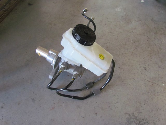 2011 Infiniti G25x Sedan Brake Master Cylinder w/Lines