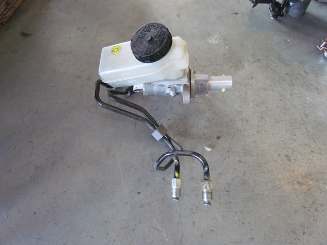 2011 Infiniti G25x Sedan Brake Master Cylinder w/Lines
