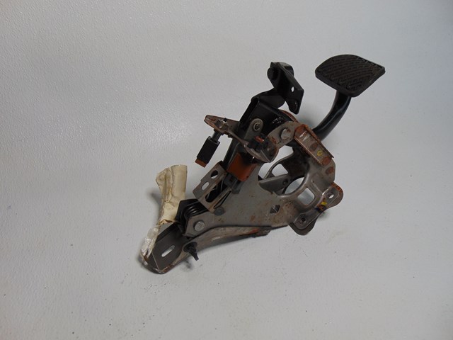2011 Infiniti G25x Sedan Brake Pedal