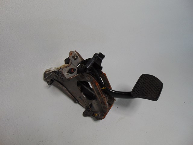 2011 Infiniti G25x Sedan Brake Pedal