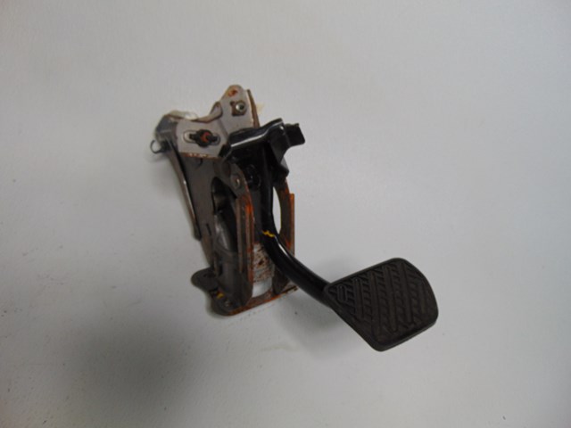 2011 Infiniti G25x Sedan Brake Pedal