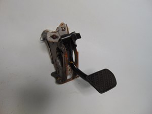 2011 Infiniti G25x Sedan Brake Pedal