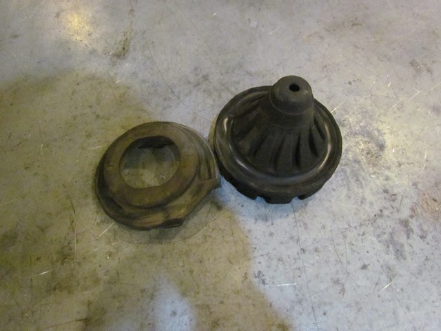 2011 Infiniti G25x Sedan Rear Coil Spring Bushing