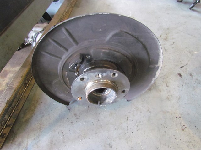 2001 Bentley Arnage LH Driver Rear Spindle PD20850PE