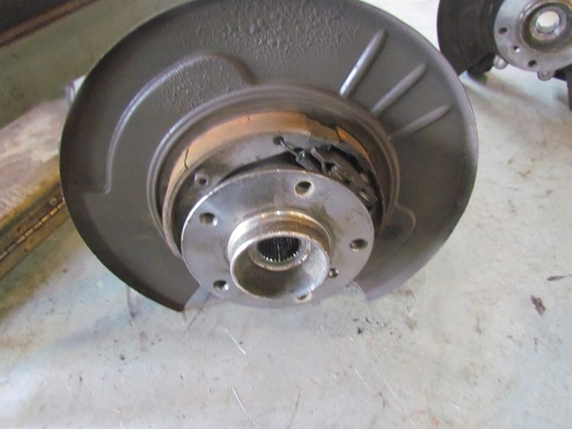 2001 Bentley Arnage Rear RH Passenger Spindle PD20851PE