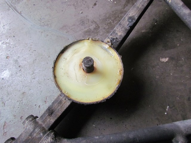 2001 Bentley Arnage Rear RH Passenger Lower Control Arm PD24304PC