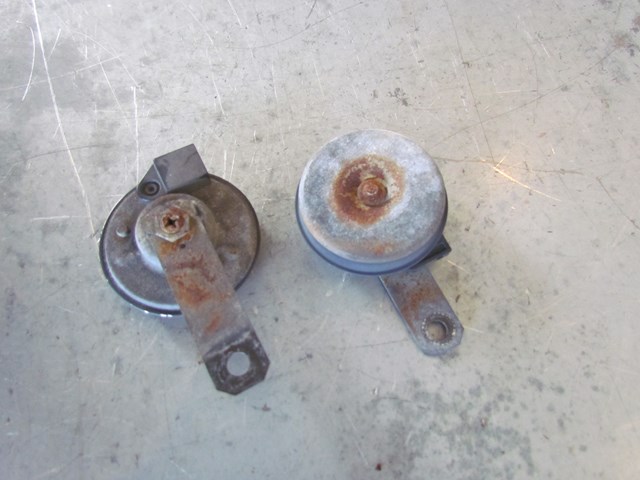 2003 Subaru Legacy Horn Set